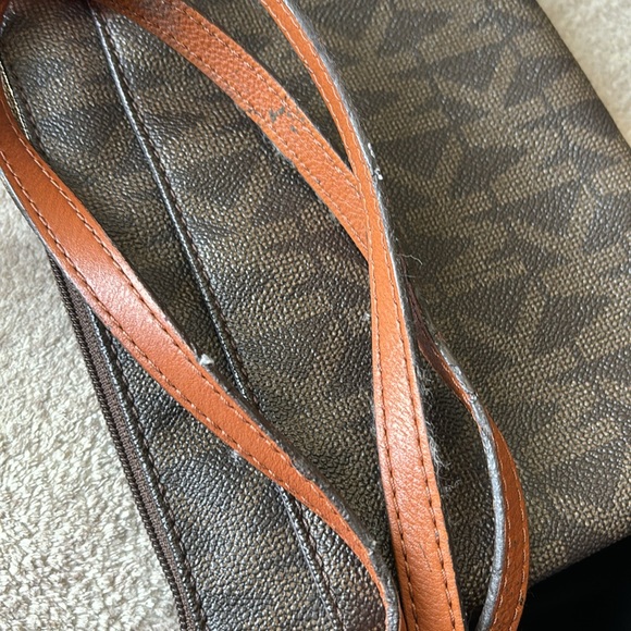 MICHAEL KORS Small Crossbody with Wallet section and card section - Picture 17 of 17